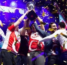 Counter-Strike: Global Offensive Türk Milli Takımı, dünya şampiyonasında kupayı kaldırdı!